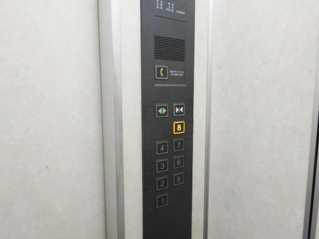 浅川ビルのエレベーター