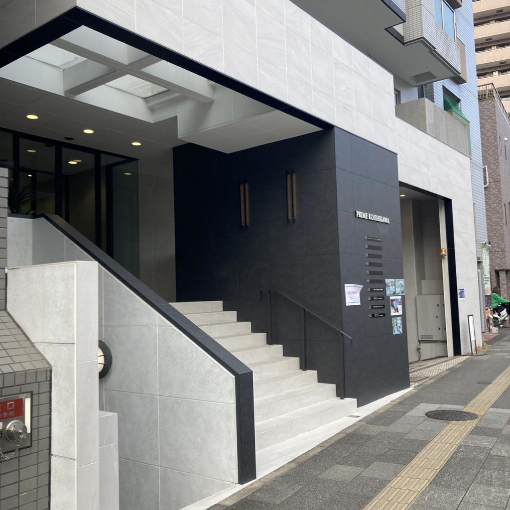 プライム小石川ビルのオフィス出入口