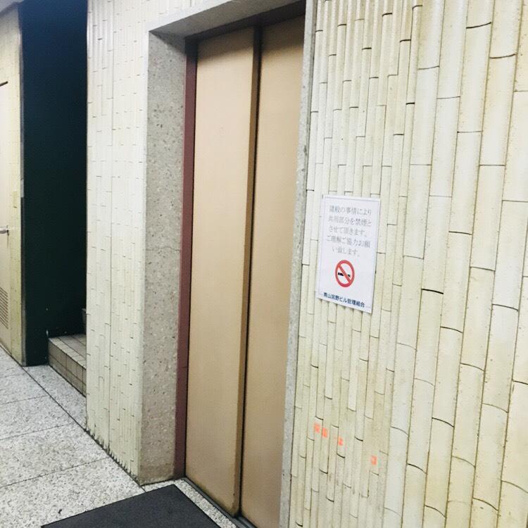 青山宮野ビルのエレベーター