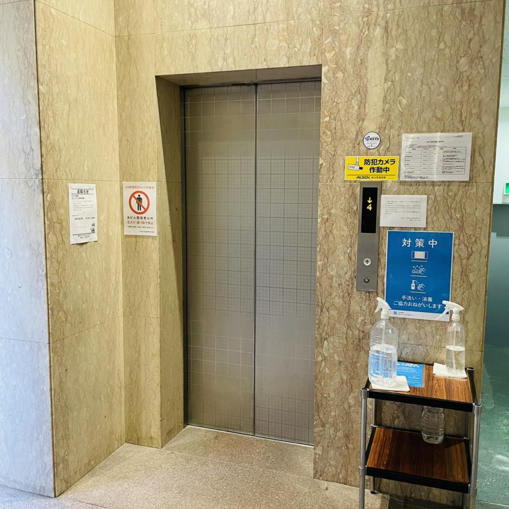 フォーラス神田のエレベーター