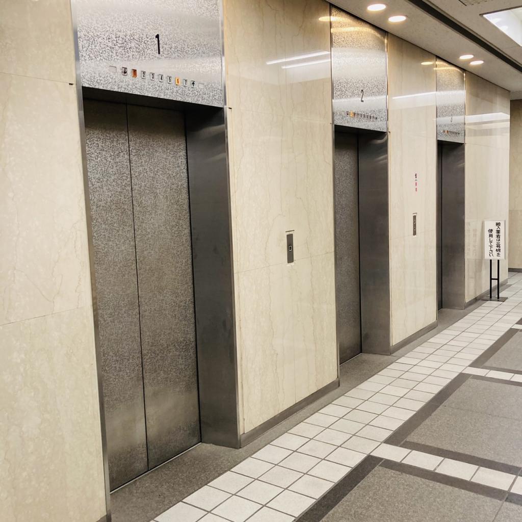 初台光山ビルのエレベーター