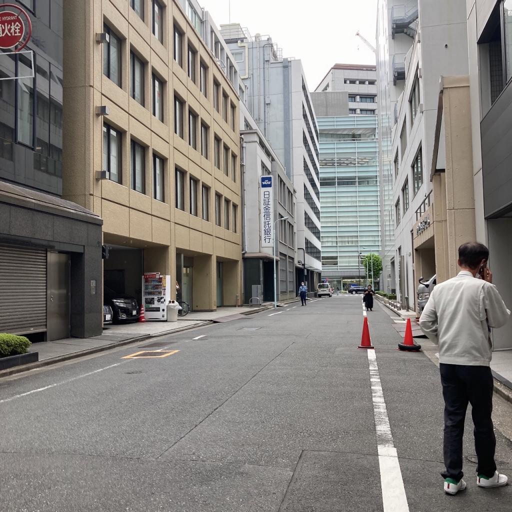 小浦第一ビルのビル前面道路