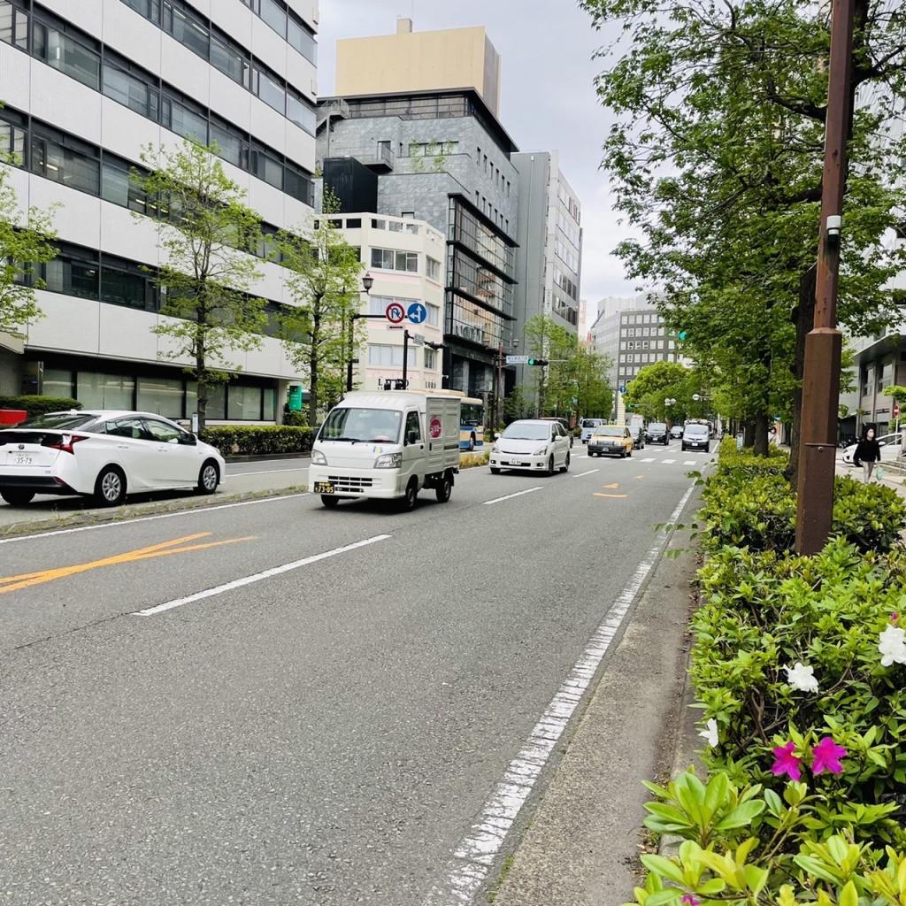 産経横浜ビルのビル前面道路