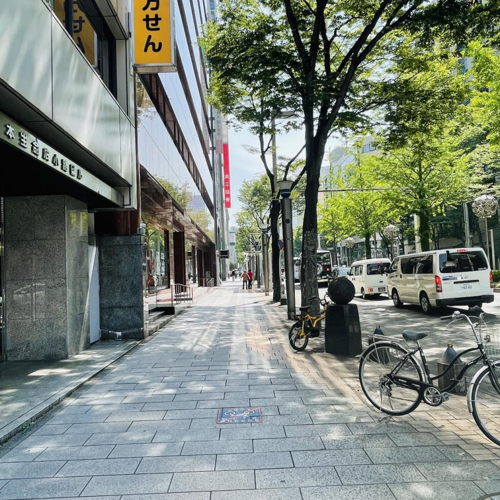 日本生命広小路ビルの前面歩道