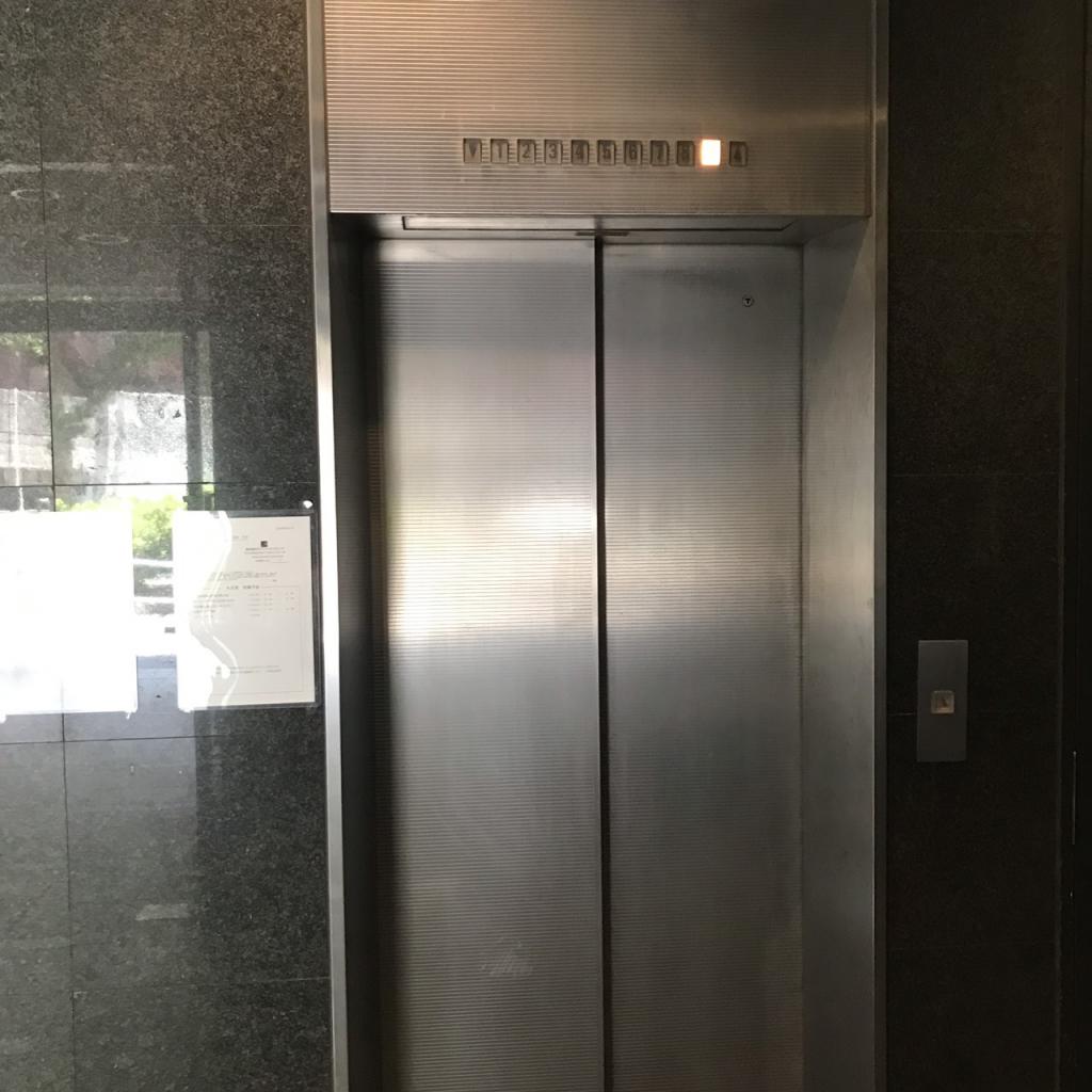 新日本池尻ビルのエレベーター