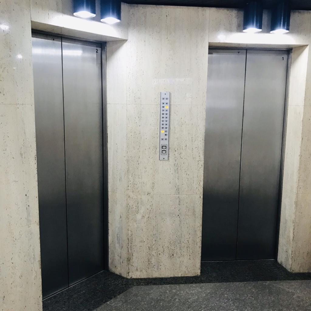 平河町ビルのエレベーター