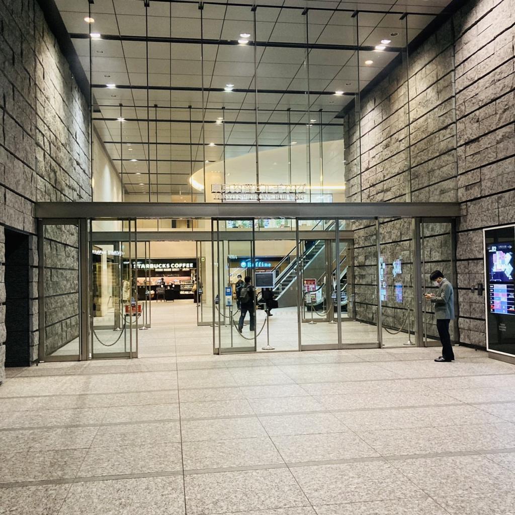 東京汐留ビルディングのエントランス