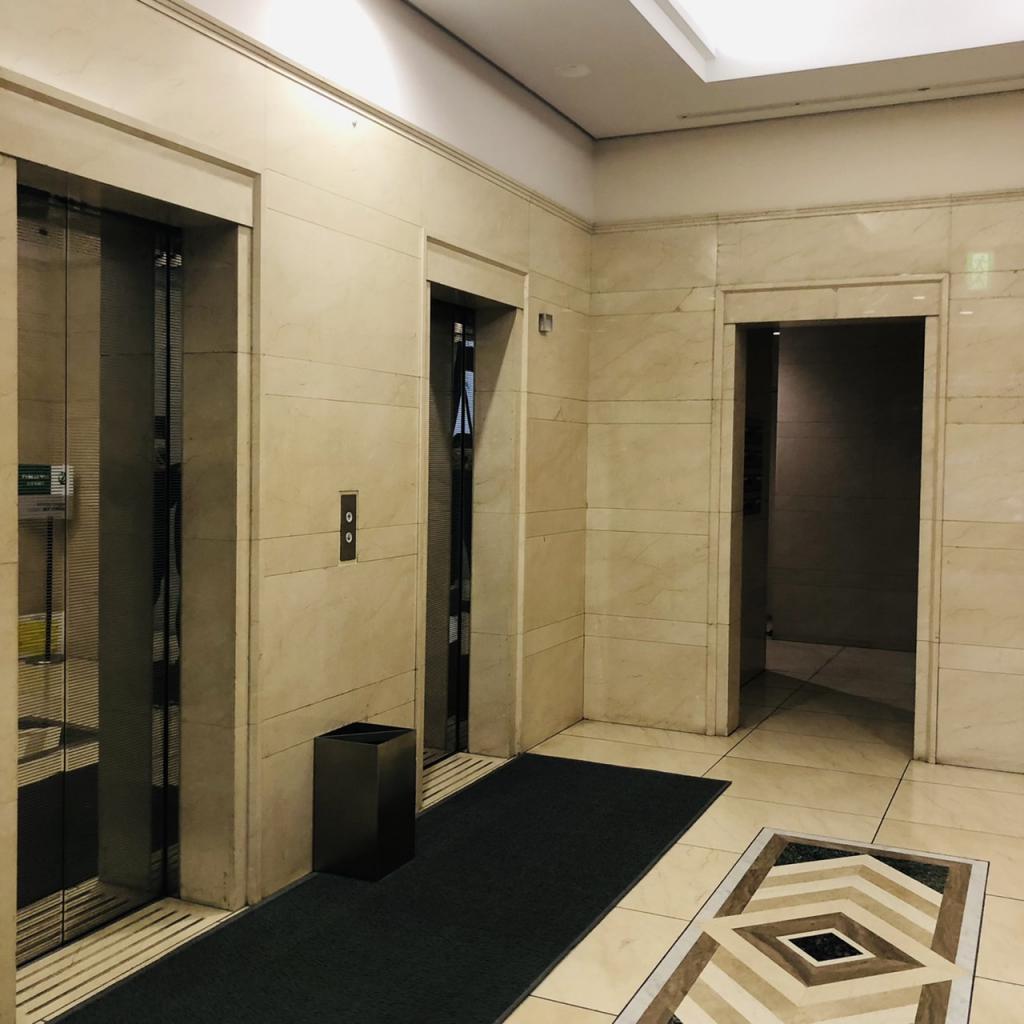 日清ビルのエレベーターホール
