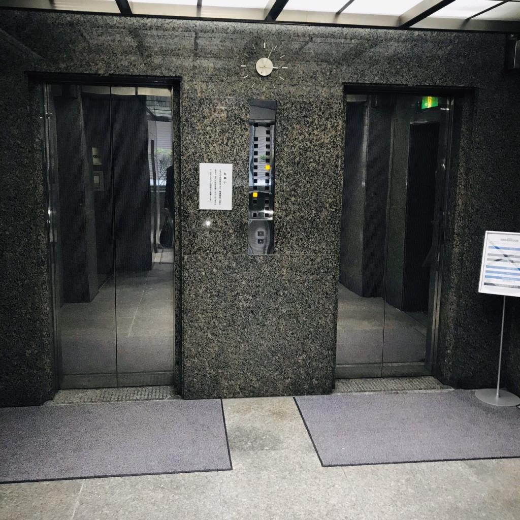 新橋フロンティアビルのエレベーター