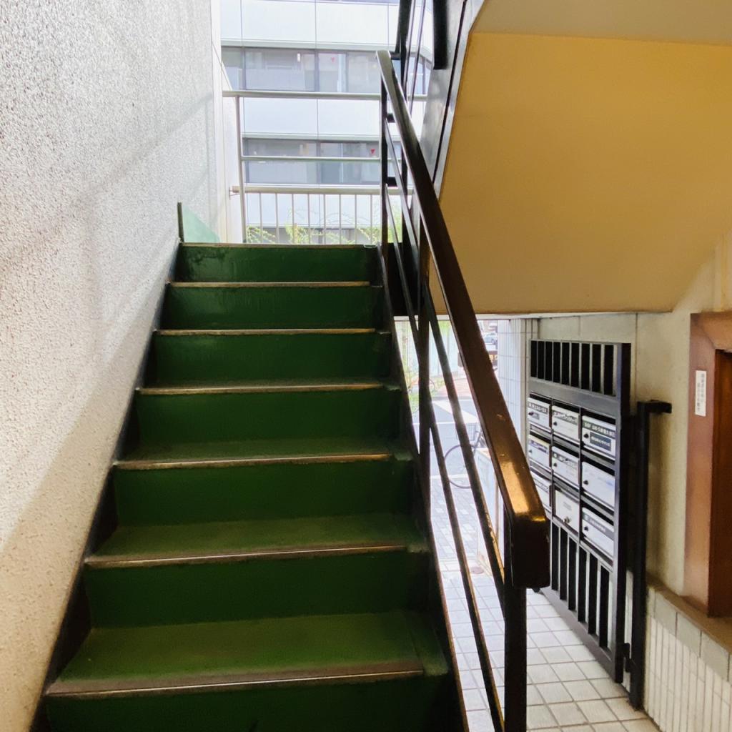 銀座山本ビルの階段