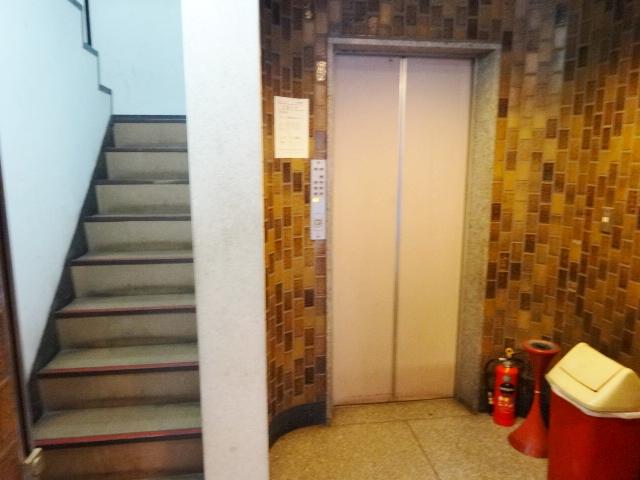 浅川ビルのエレベーター