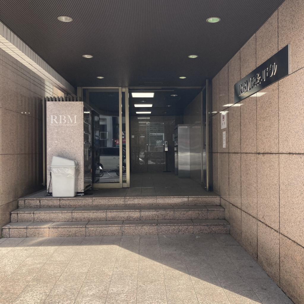 ＲＢＭ浜松町ビルのオフィスビル出入口