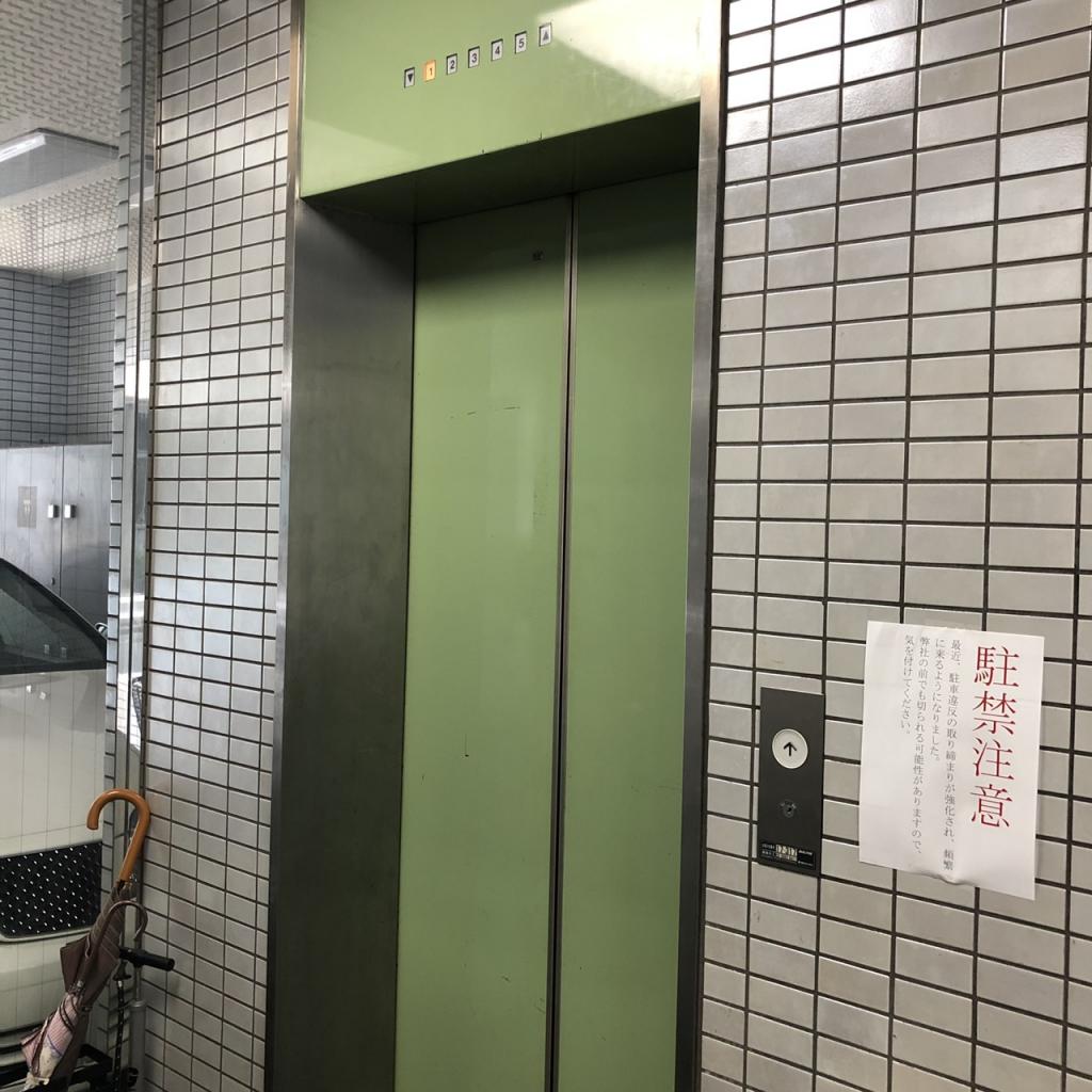 井苅ビルのエレベーター
