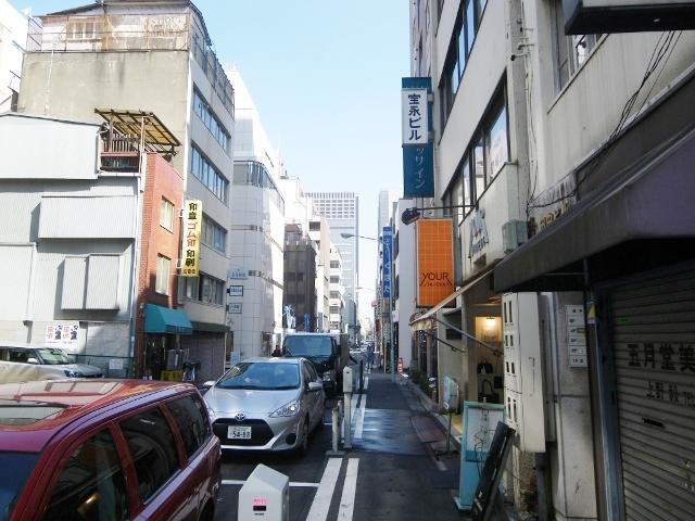 京清堂ビルのビル前面道路