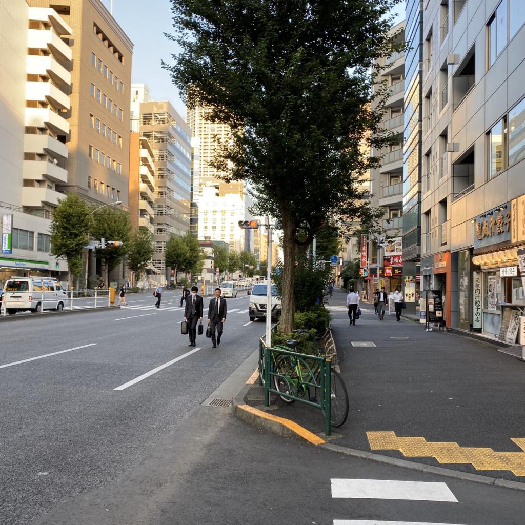 新宿北斗ビルのビル前面道路