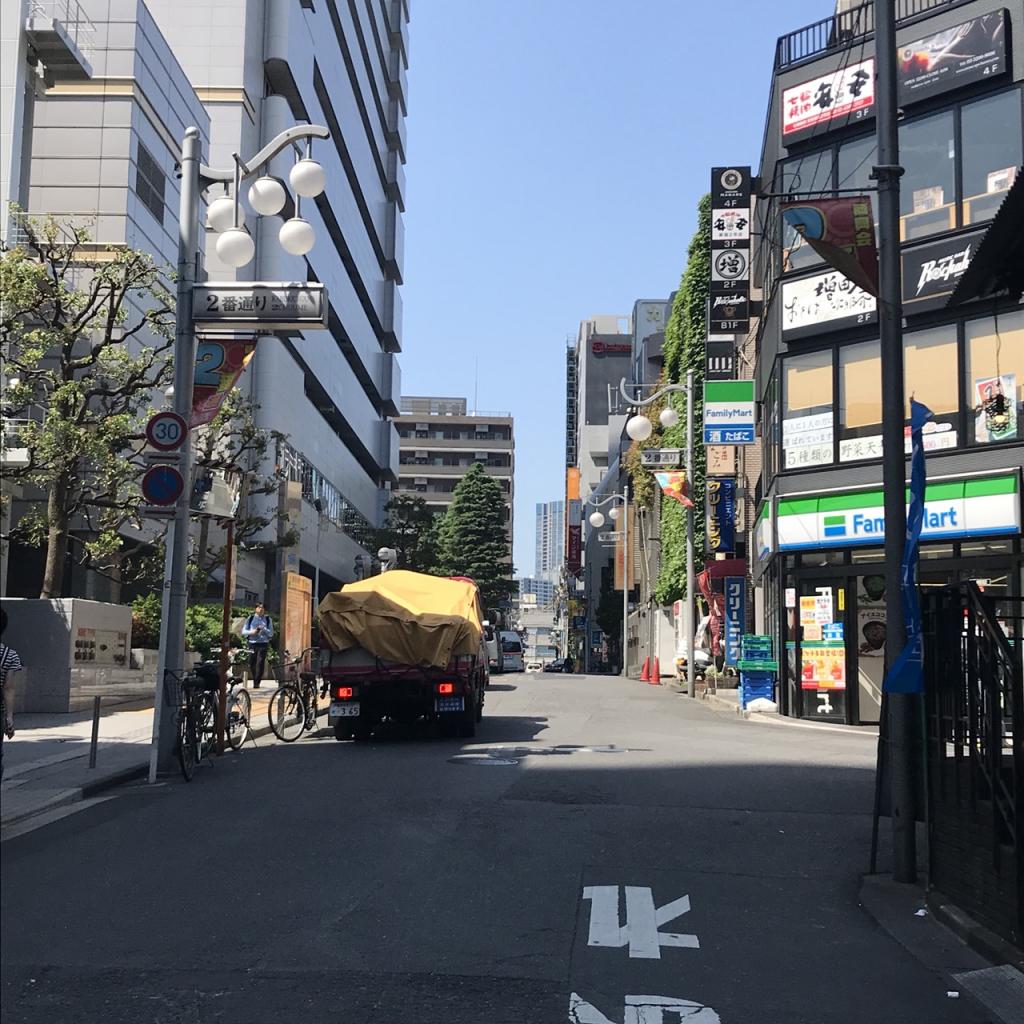 東京都健康プラザ（ハイジア）のビル前面道路