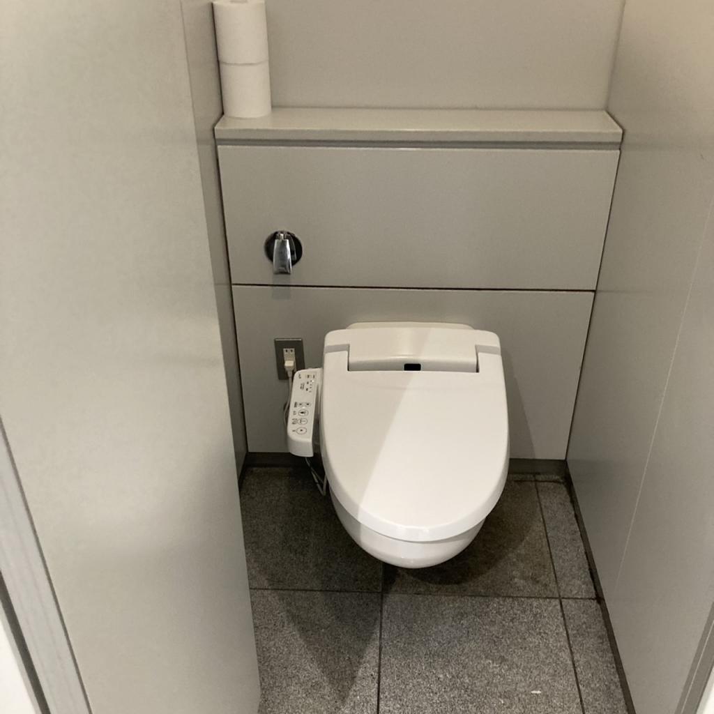 日石横浜ビルのトイレ