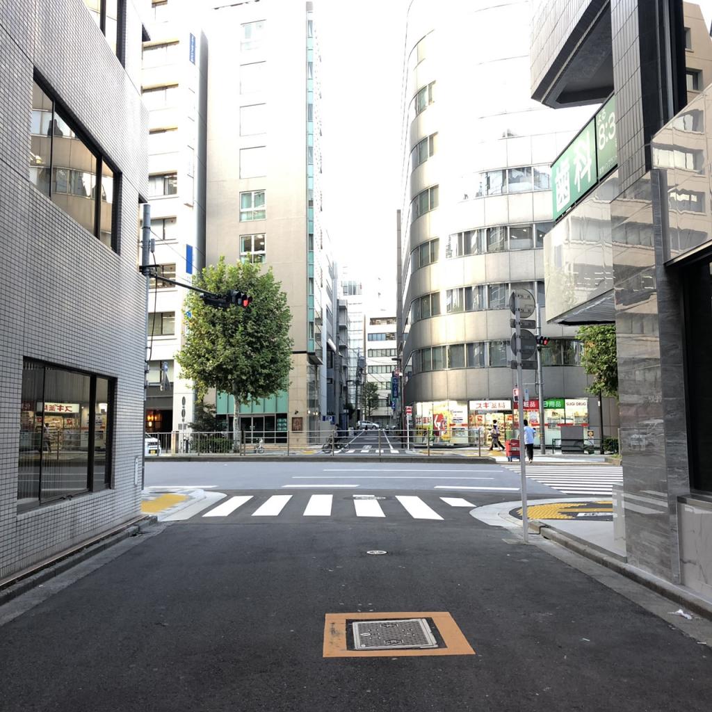 合人社東京秋葉原ビルのビル前面道路
