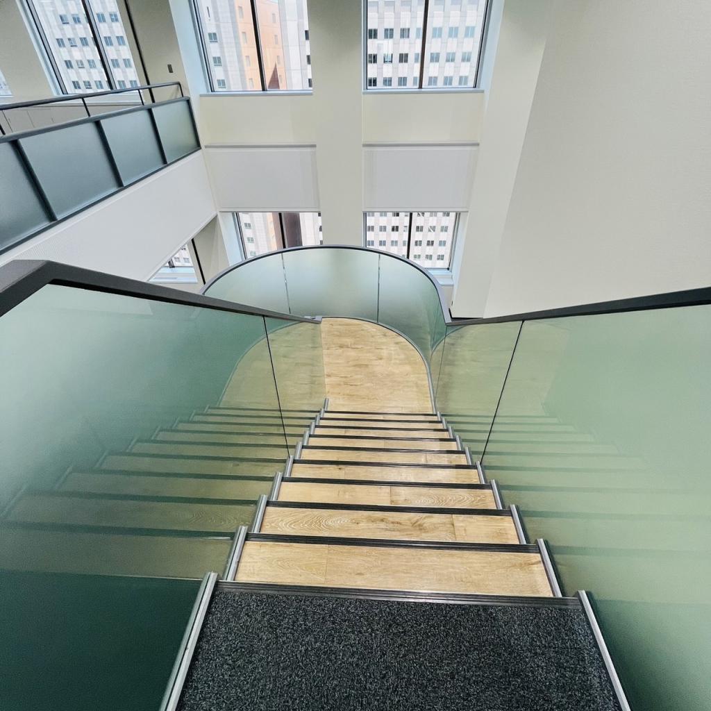 スフィアタワー天王洲の19-20階 室内階段