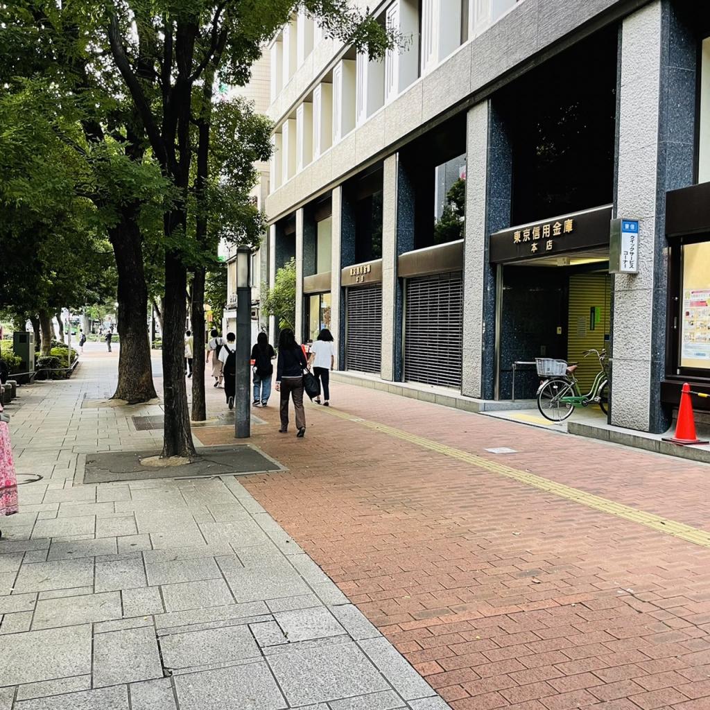 東京信用金庫本店ビルの前面道路