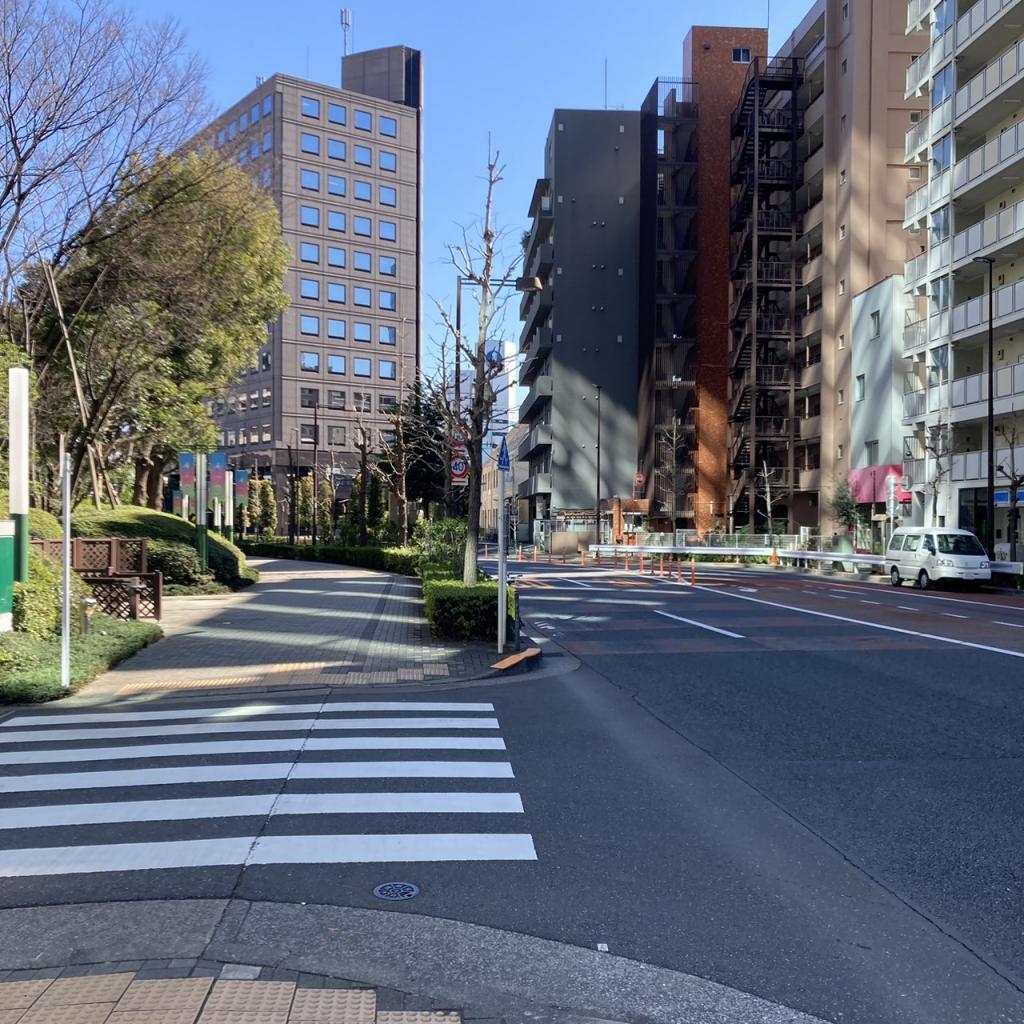 ゲートシティ大崎イーストタワーの前面歩道