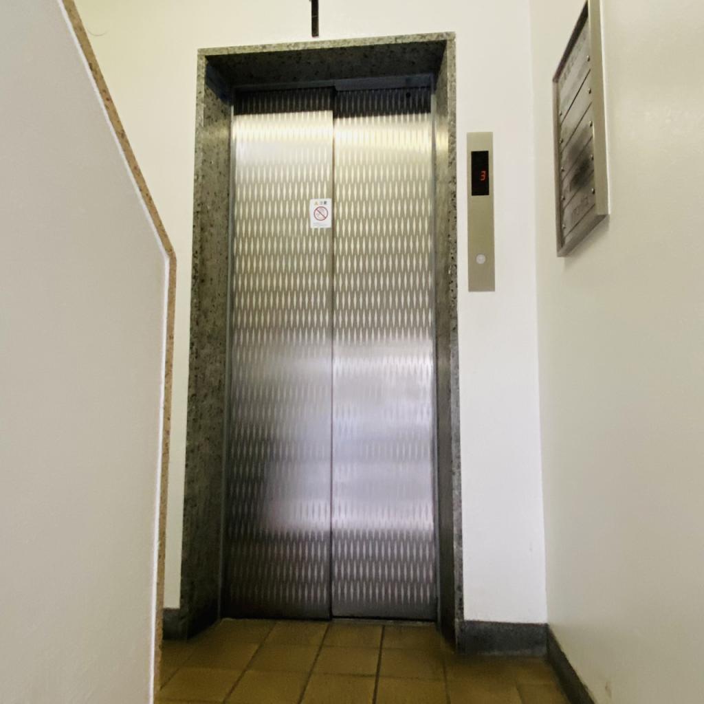 加賀屋北口ビルのエレベーター