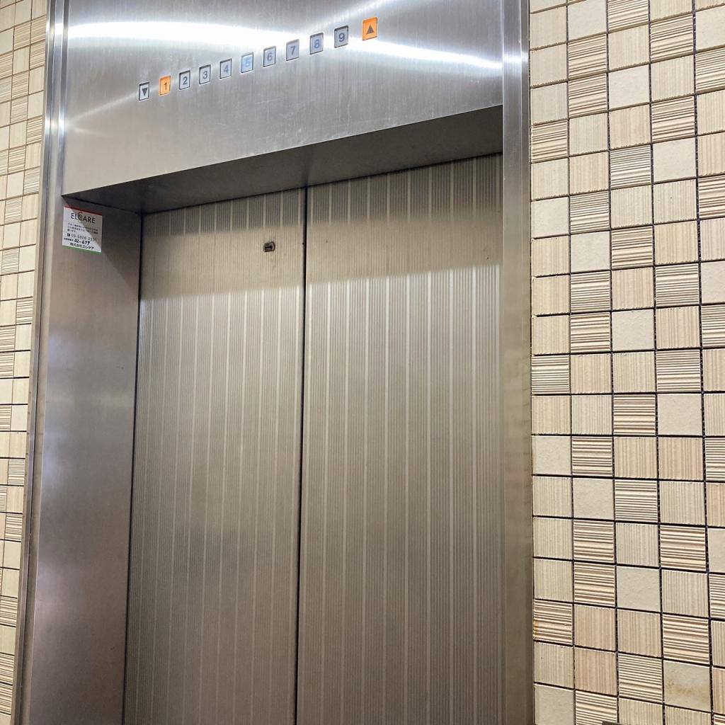 日宝茅場町ビルのエレベーター