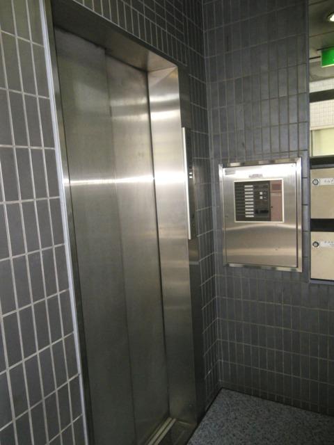 山安ビルのエレベーター