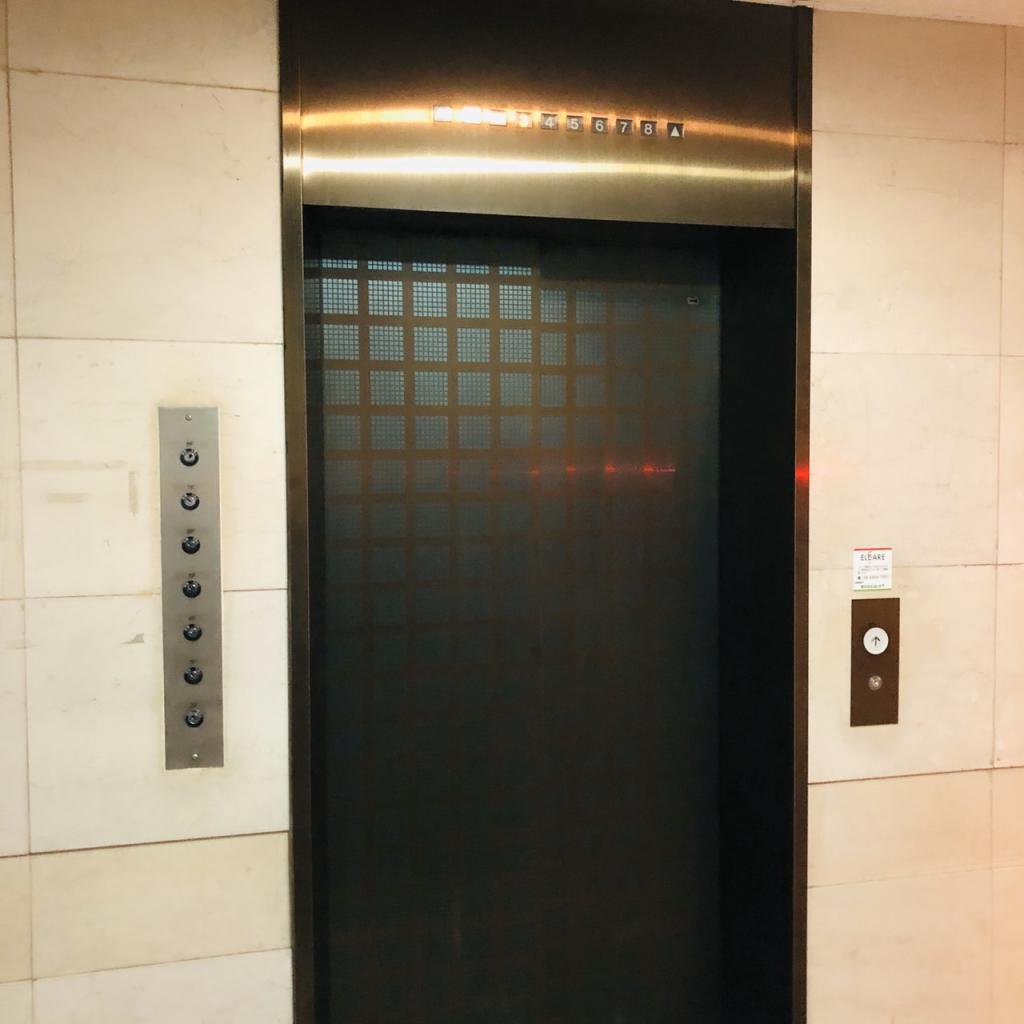 サトクラ曙橋ビルのエレベーター
