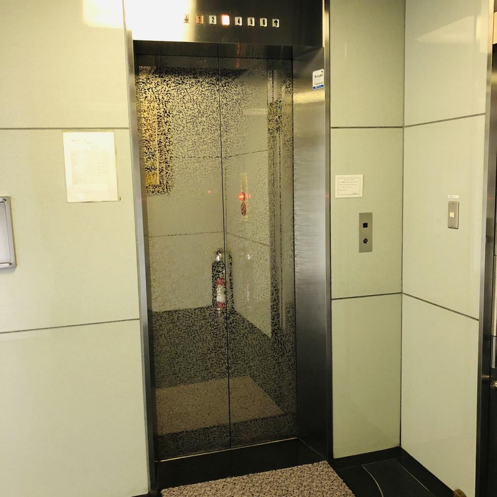 岡家寿（おかやす）ビルのエレベーター
