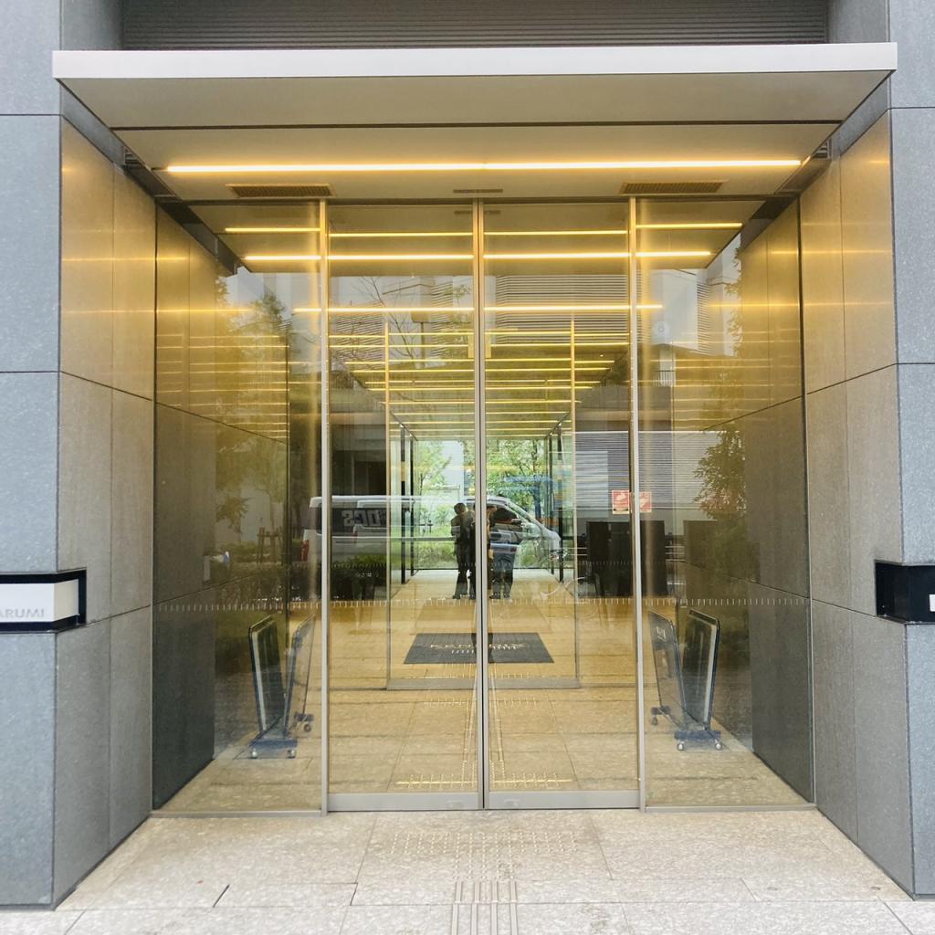 ＫＤＸ晴海ビルのオフィスビル出入口