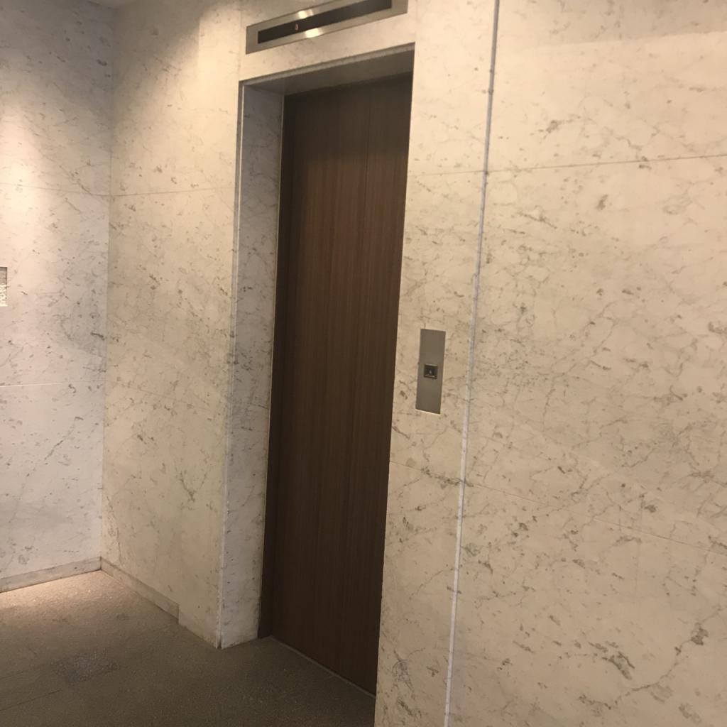 新横浜プラントビルのエレベーター
