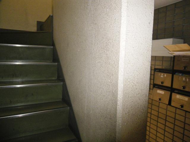 大塚ビル第２の階段