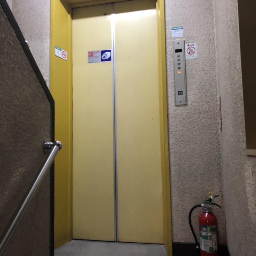 飯川ビルのエレベーター