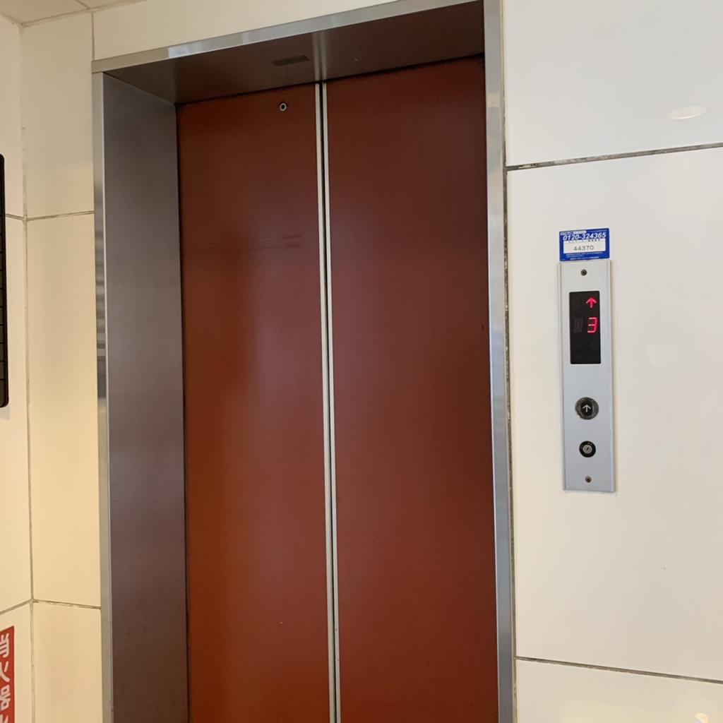 スタープラザ青山のエレベーター