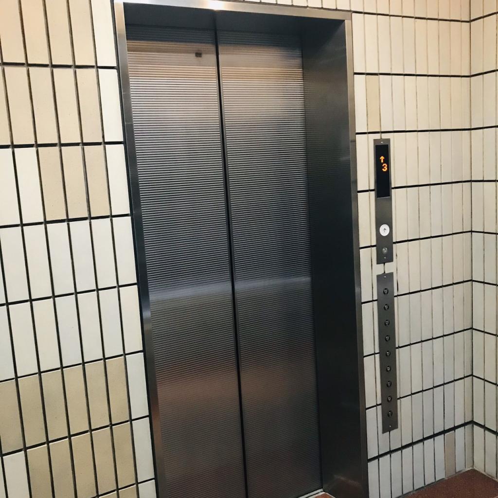新橋ＭＭビルのエレベーター