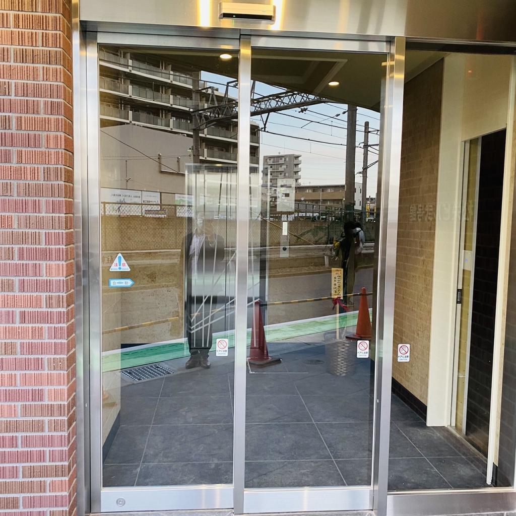 松栄ビル弐号館のオフィスビル出入口