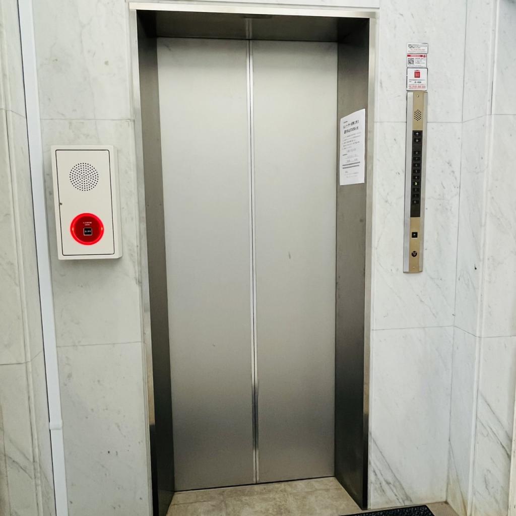 九久ビルのエレベーター