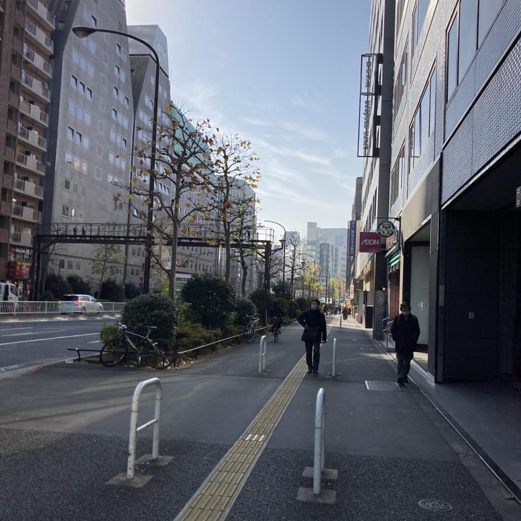 新宿ＫＳビルのビル前面道路