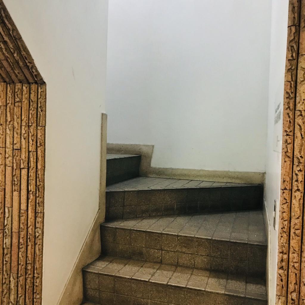 成子坂ハイツの階段
