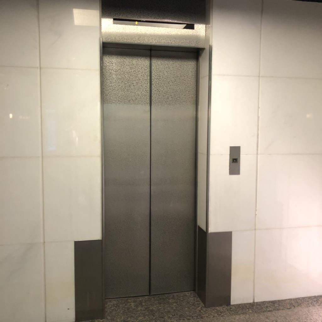 アサヒビルのエレベーター
