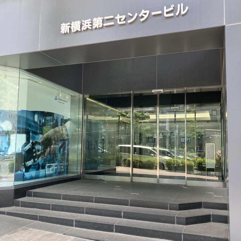 新横浜第二センタービルのエントランス