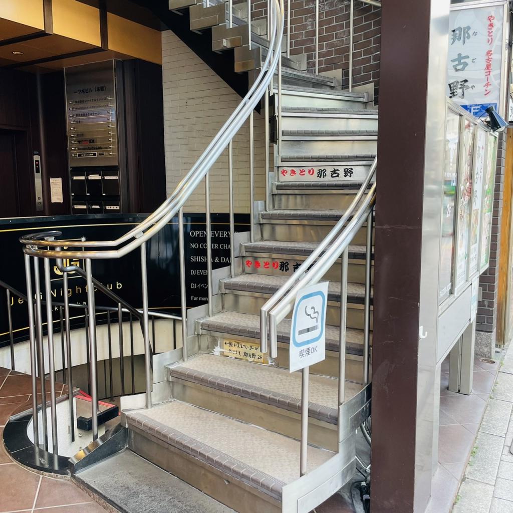 赤坂一ツ木の2F専用階段