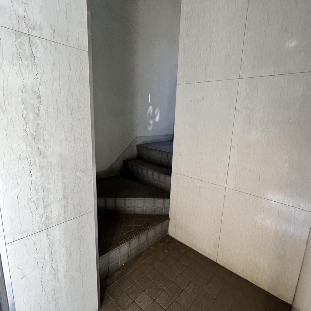 フローラビルの階段