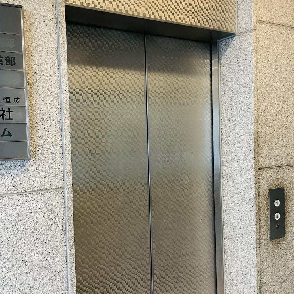 大和出版ビルのエレベーター