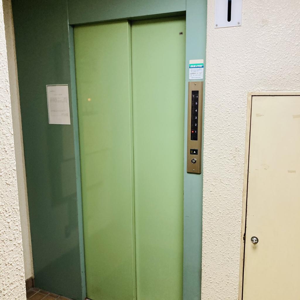 三津和ビルのエレベーター