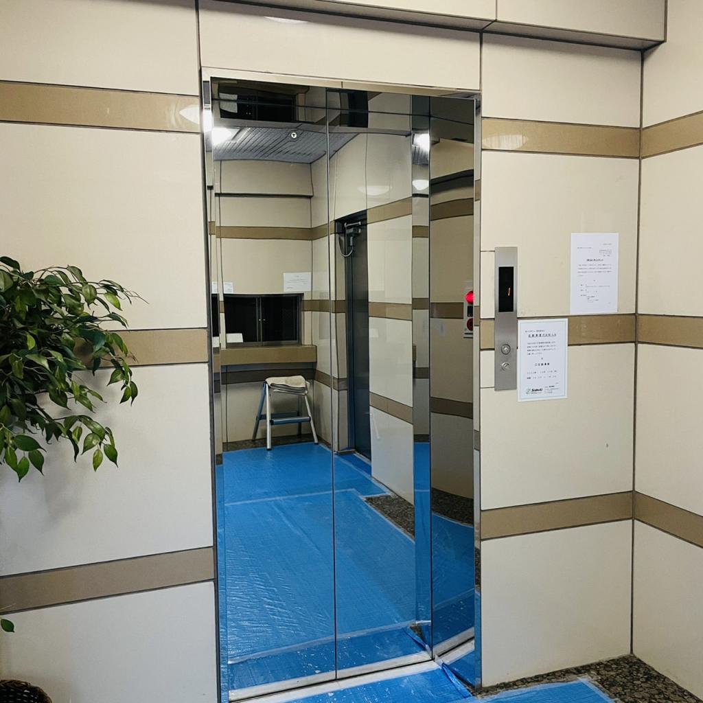 新小川町ビルのエレベーター