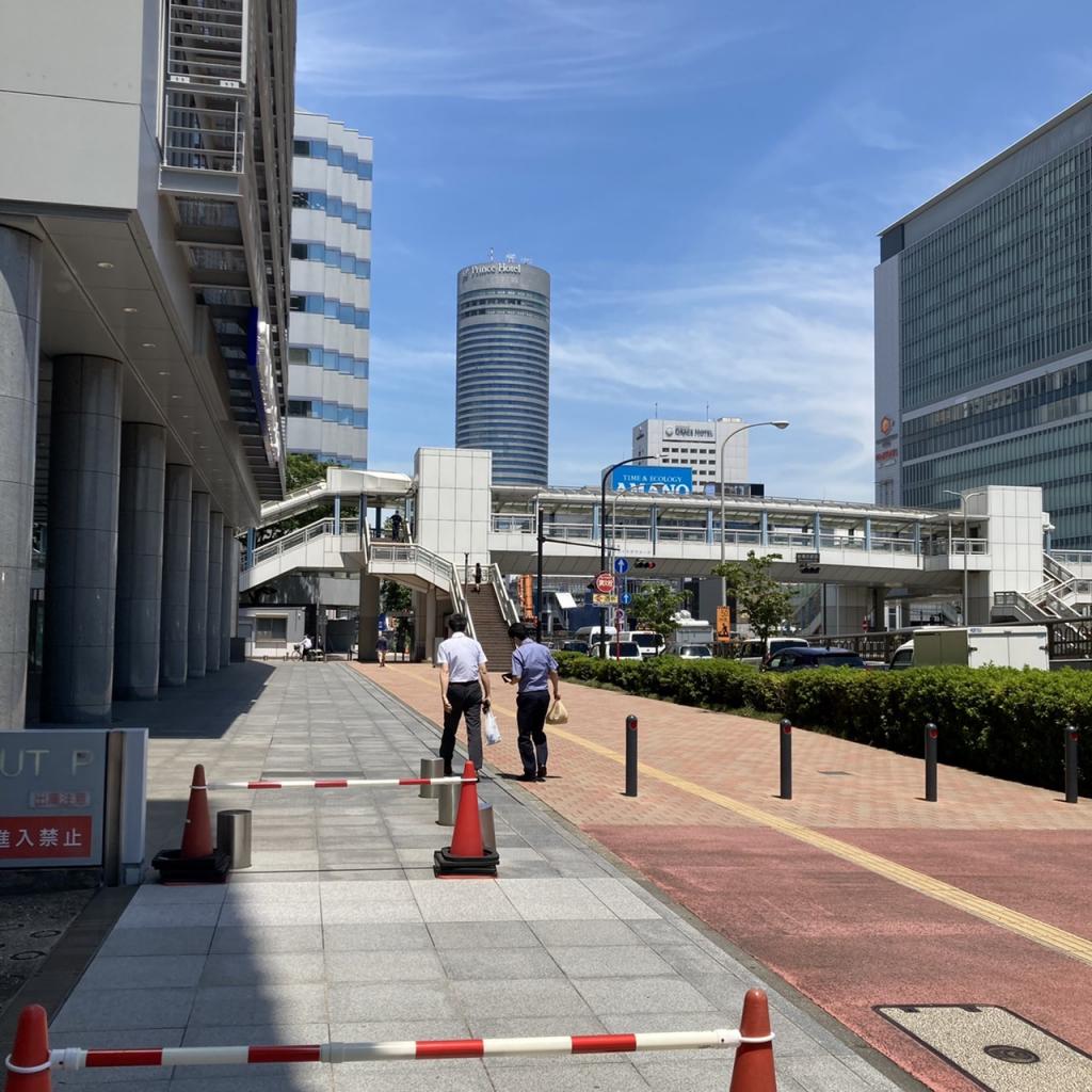 プライム新横浜ビルのビル前面道路