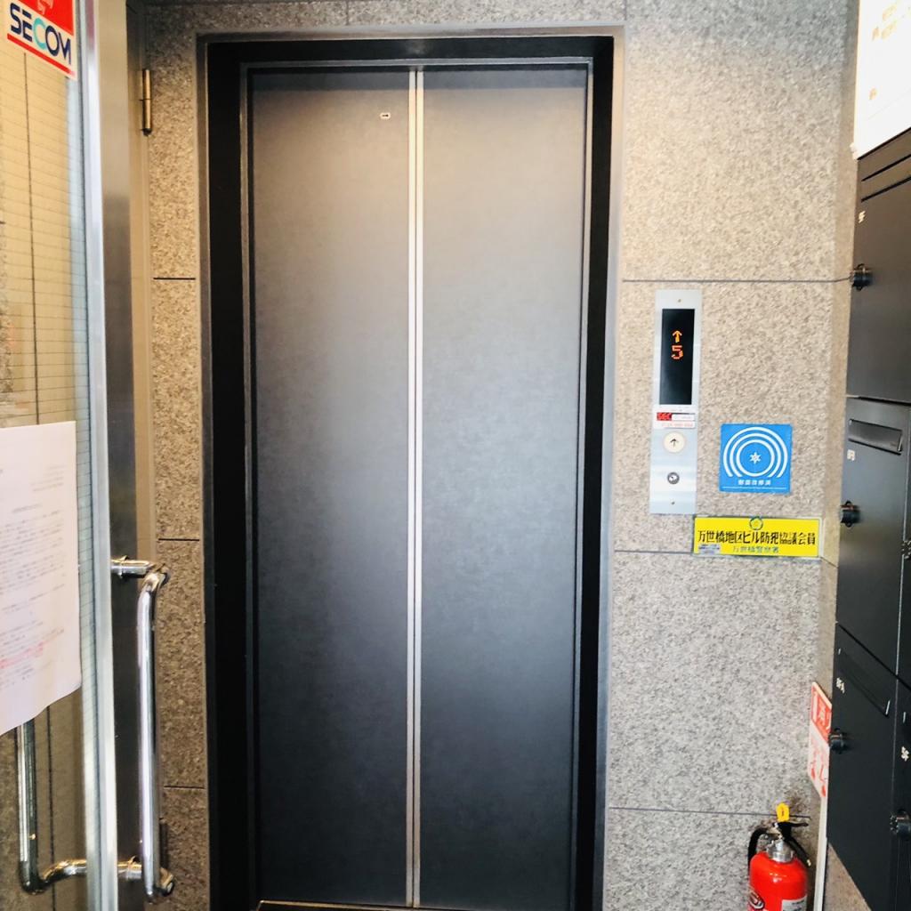 栄立ビルのエレベーター