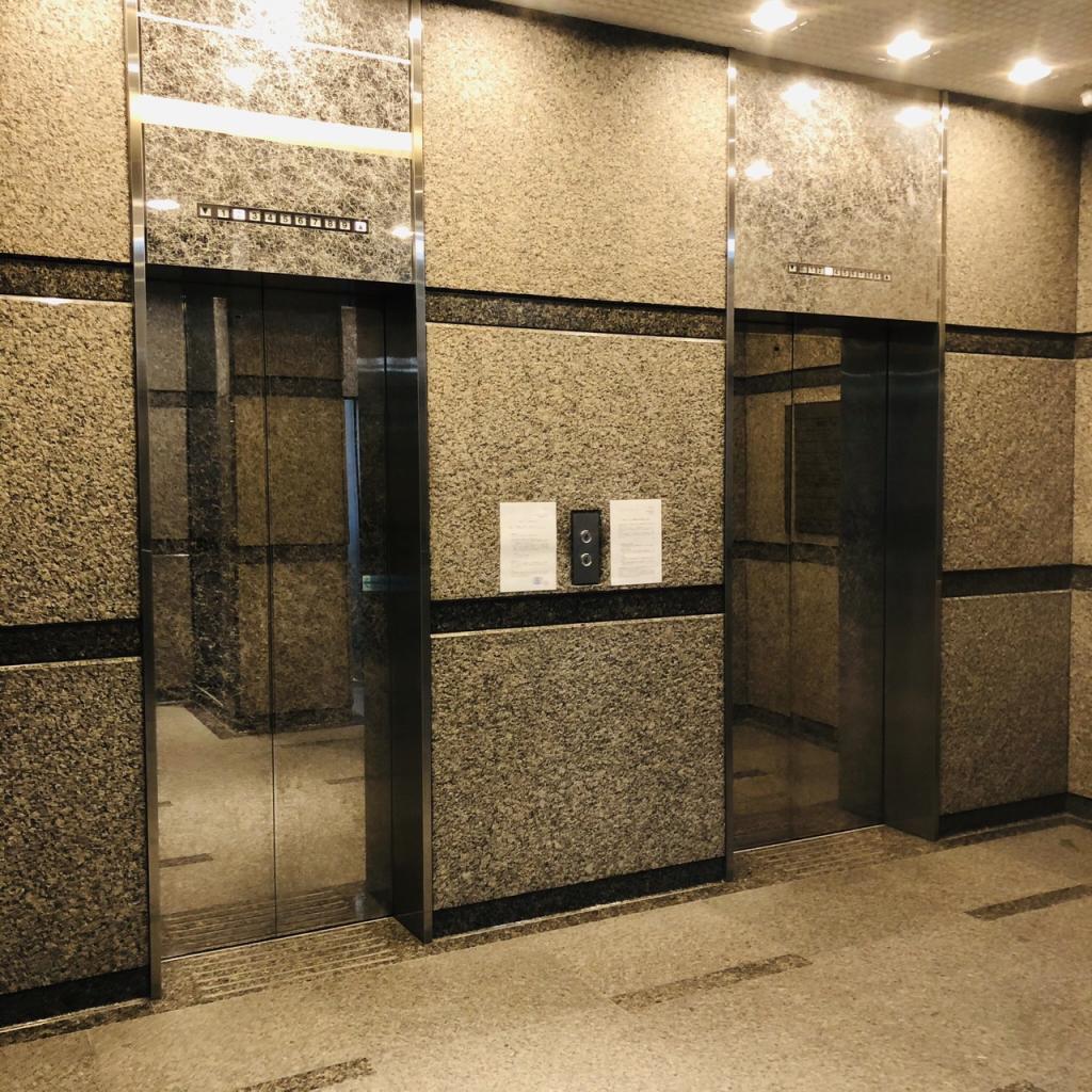 イトーピア岩本町１丁目ビルのエレベーター